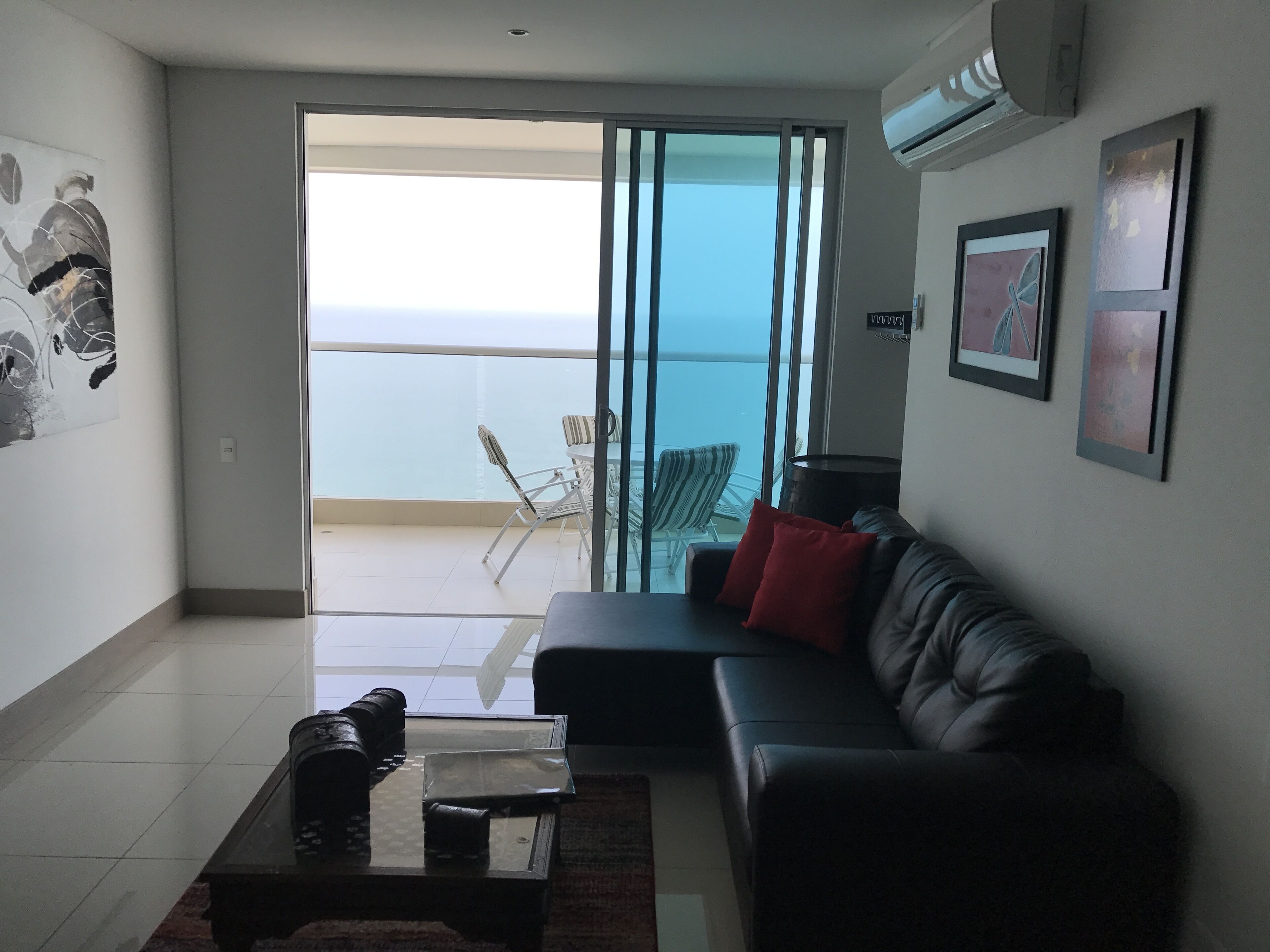Apartment facing the sea