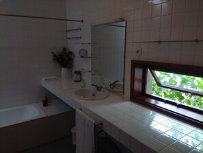 Handtücher, Seife, Toilettenpapier