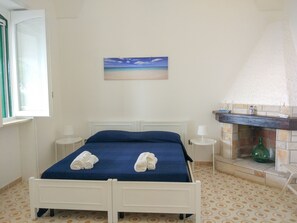 1 bedroom, travel cot, WiFi, bed sheets