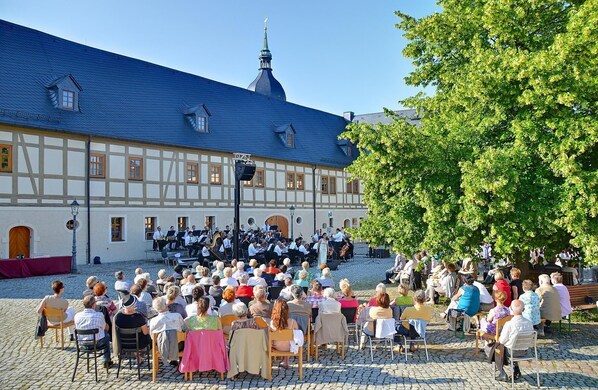 Outdoor banquet area - Vacation apartment Flöhatalblick in the Erzgebirge. (Olbernhau)