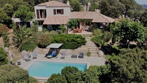 Outdoor pool, a heated pool - Villa Amuri 4* Heated pool in the countryside (Sotta)