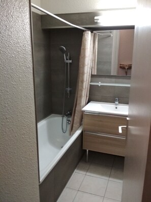 Asciugacapelli, asciugamani, carta igienica