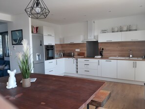 Fridge, microwave, oven, stovetop - House For Rent Le Touquet / Cucq (Cucq)