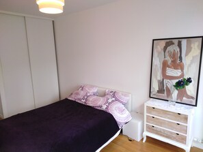 1 chambre, fer et planche à repasser, Wi-Fi, draps fournis