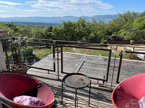 Terrace/patio - Pleasant house in Luberon with swimming pool, France (Viens)