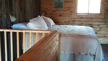 1 habitación, escritorio y ropa de cama