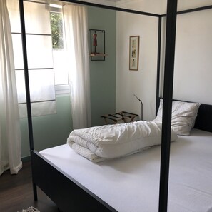1 habitación, tabla de planchar con plancha, wifi gratis y ropa de cama
