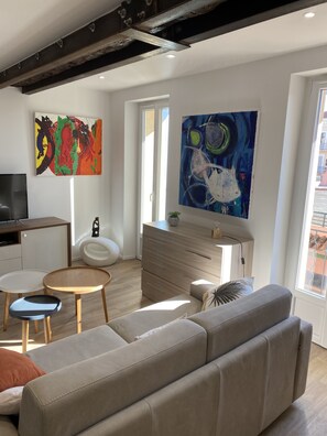 TV - T2 Marché de Forville CANNES (Cannes)