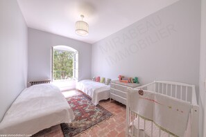 7 bedrooms, desk, iron/ironing board, travel cot