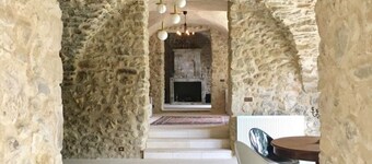 18th century provencal country house in the Luberon Natural Park 