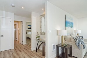 2 bedrooms, desk, iron/ironing board, WiFi