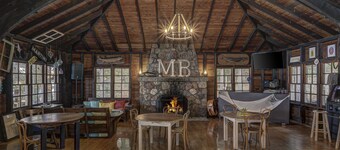 HISTORISK RESORT PĂ
CATFISH LAKE SHORELINE ERBJUDANDEN 7 sovrum / 3 badrum !!!