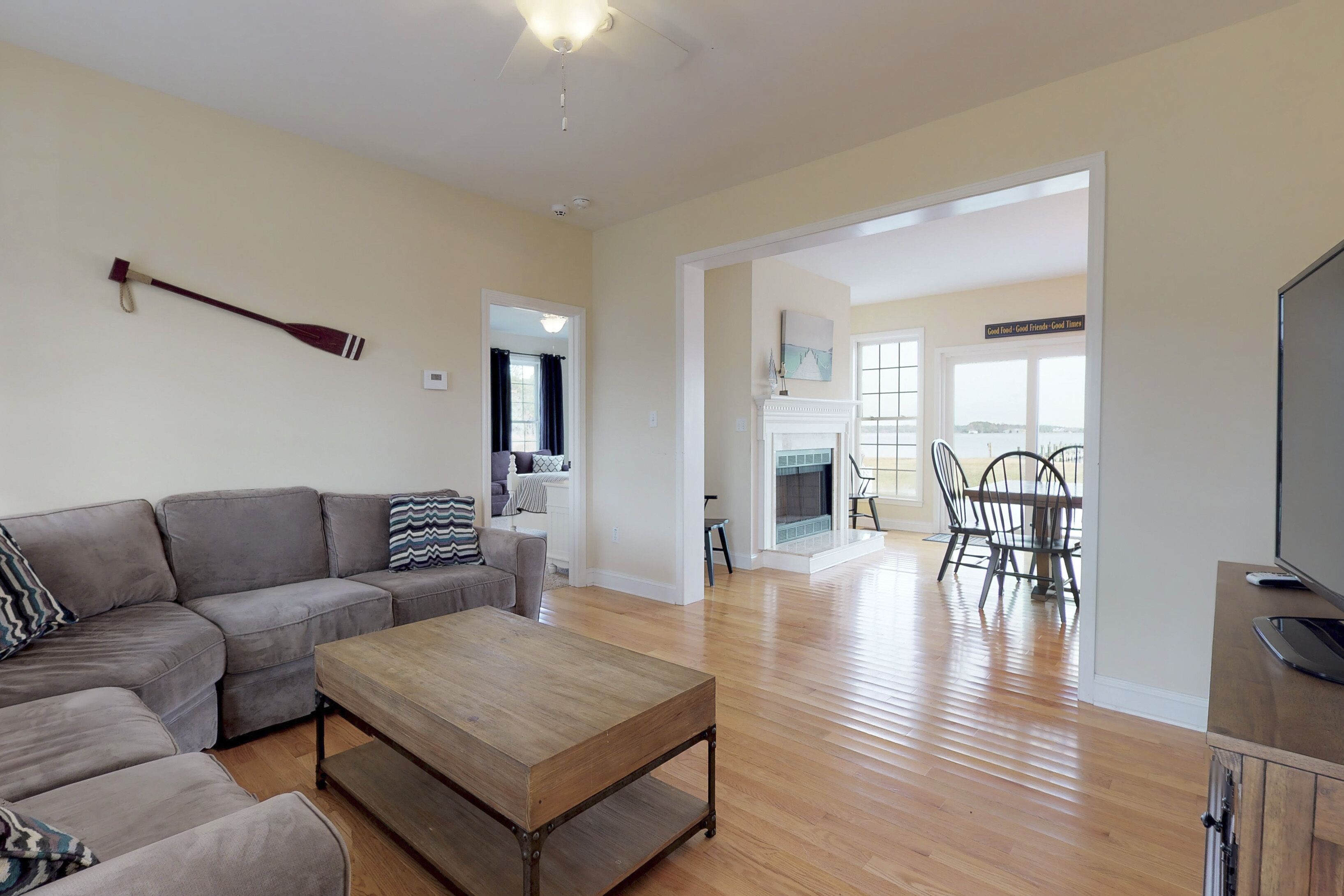 Waterfront 5BR/3.5BA with private pool, dock, fire pit, kayaks, beach Sleeps 18