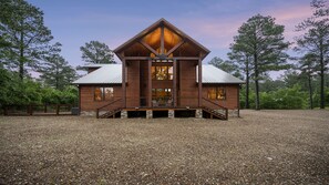 Exterior - Chateau Relaxo: Entertaining Areas, Pet Friendly, Pool Table, Hot Tub (Broken Bow)