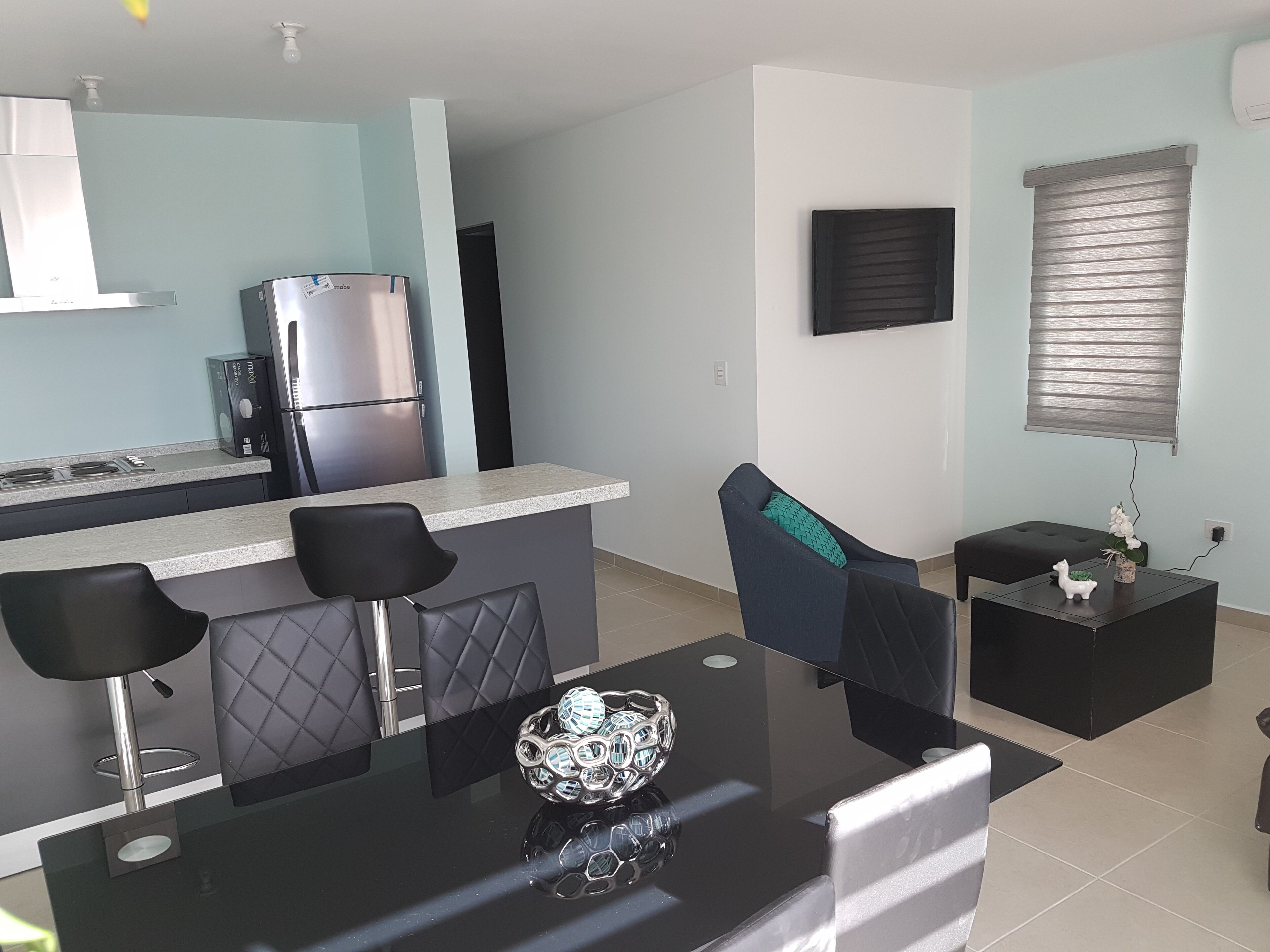 Valeria's Beautiful Almar Condo for 6, walk 500 meters to the beach