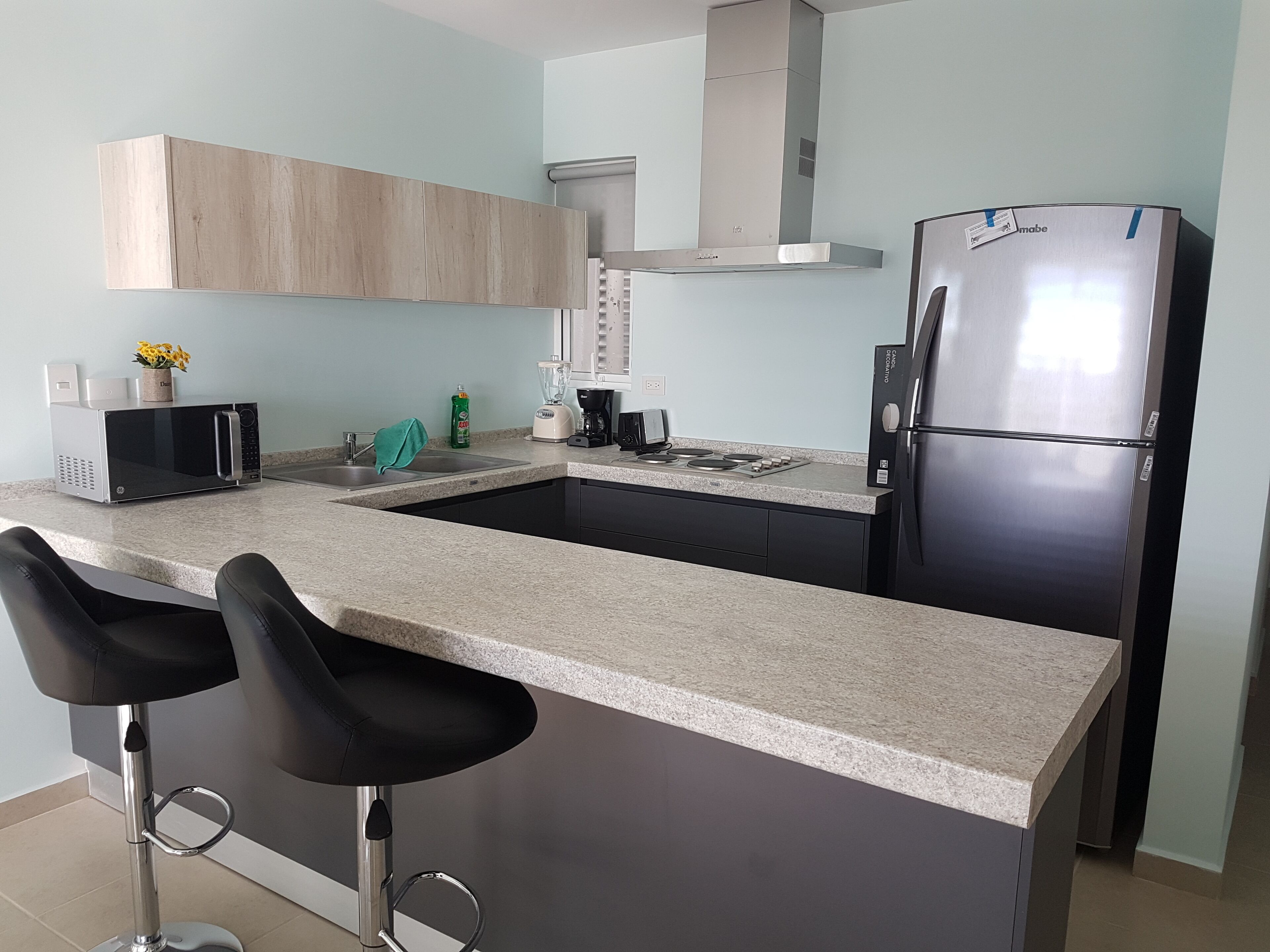 Valeria's Beautiful Almar Condo for 6, walk 500 meters to the beach