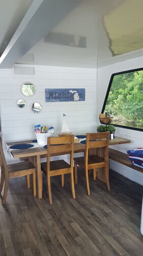 Houseboat on Grand River on private wooded lot