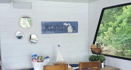 Houseboat on Grand River on private wooded lot