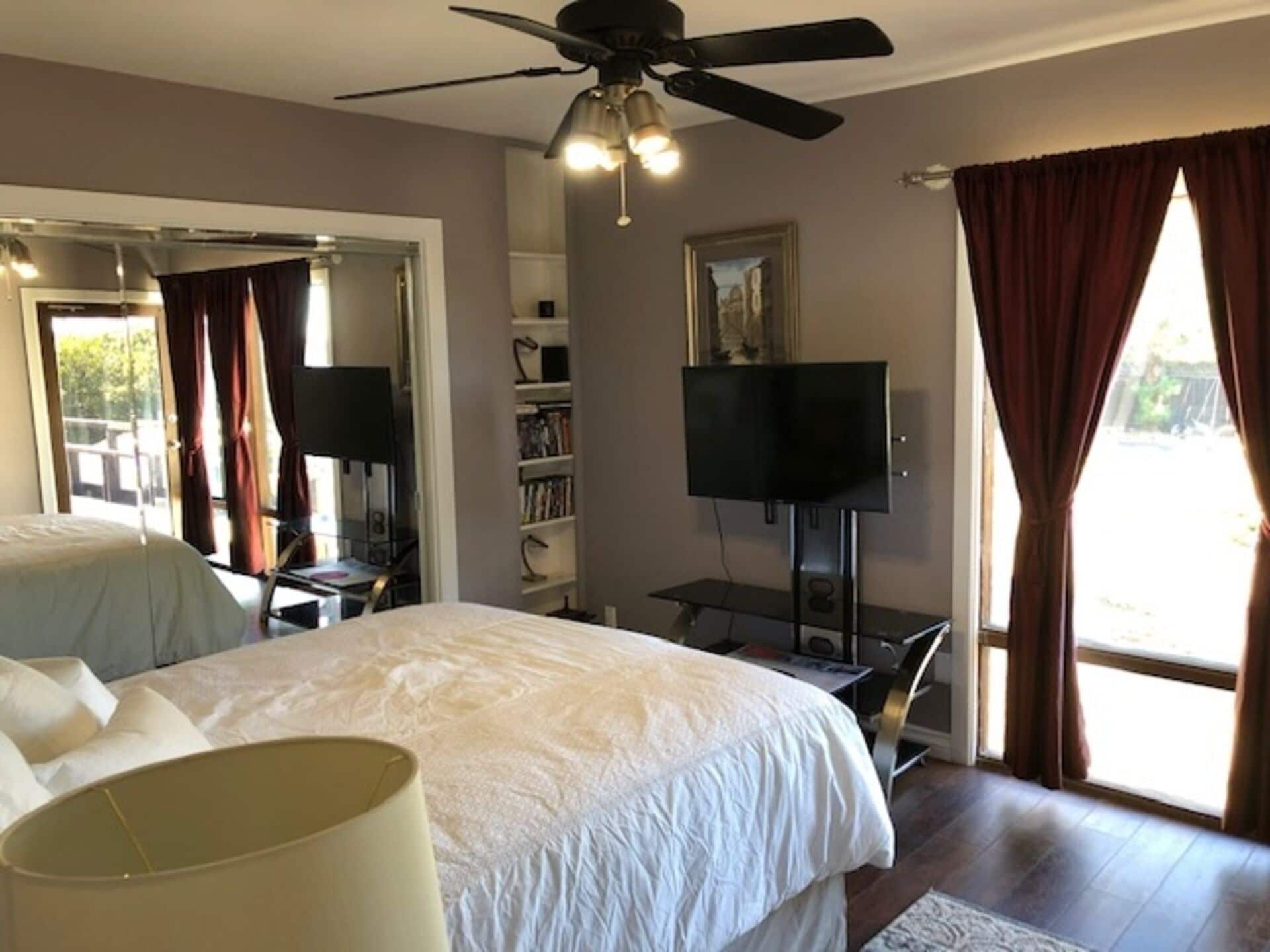 Just 3 miles to the beach!