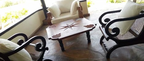 المنطقة المحيطة بالمنشأة