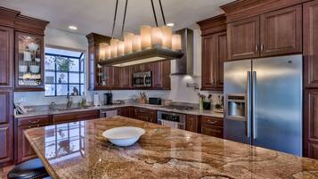 冰箱、微波炉、烤箱、炉灶