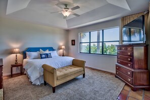 3 habitaciones, tabla de planchar con plancha y cuna de viaje 