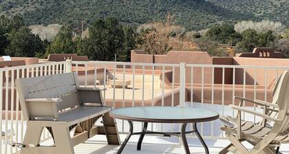 Stargaze or Yoga on Roof Deck, Excellent Location, Family and Pet Friendly!