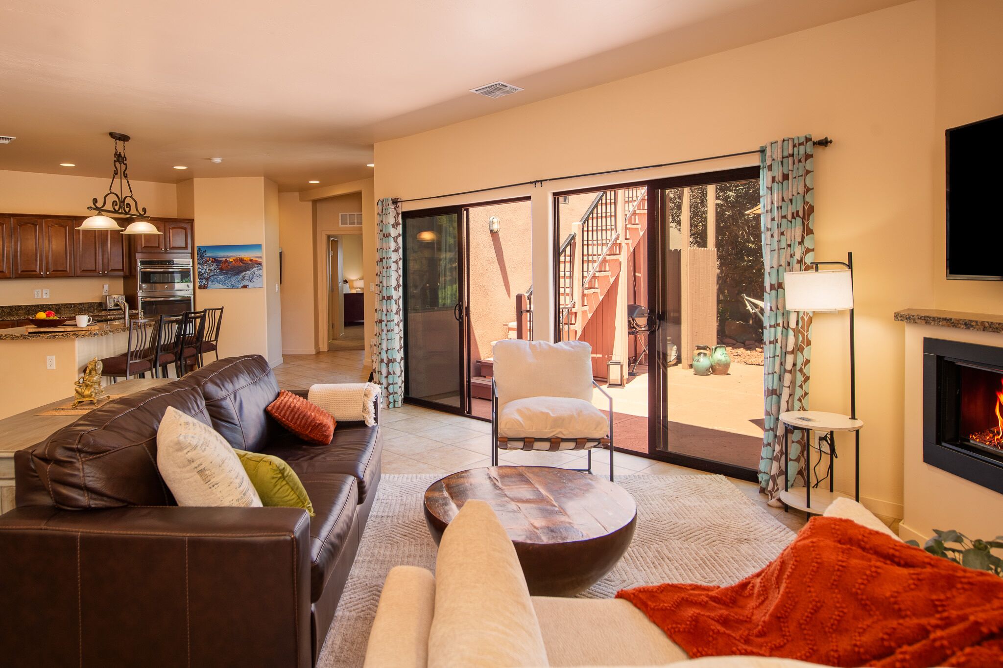Smart TV, fireplace