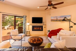 Smart TV, fireplace