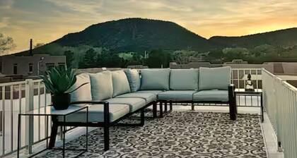 Rooftop Deck, Walkable Dining, Easy Hwy Access, Family and Pet Friendly!