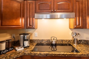 Coffee/tea maker, fridge, microwave, oven