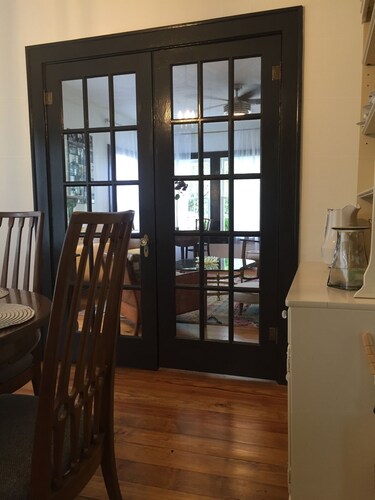 Newly Renovated Craftsmen Cottage minutes to Texas A&M