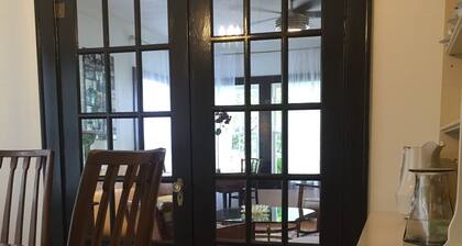 Newly Renovated Craftsmen Cottage minutes to Texas A&M