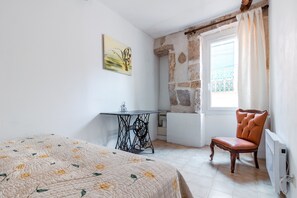 1 chambre, fer et planche Ă repasser, Wi-Fi, draps fournis