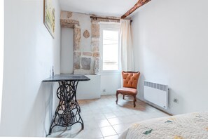 1 chambre, fer et planche Ă repasser, Wi-Fi, draps fournis