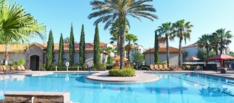 Clean & Comfortable Three Bedroom/Two Bath Condo Near Disney & Golf