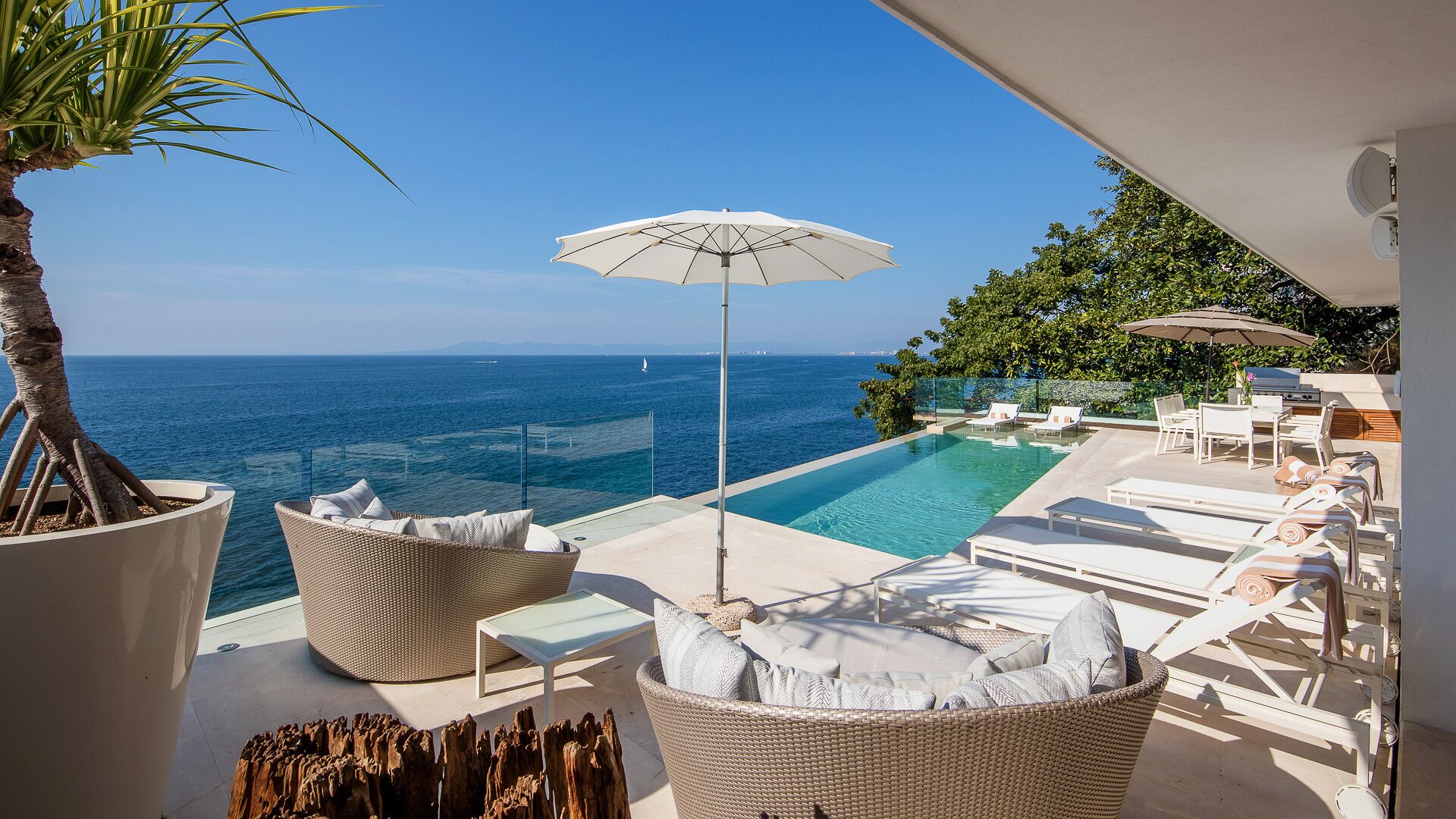 Een verwarmd zwembad