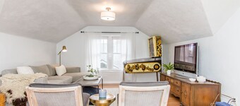 Newly Remodeled Bungalow One Bedroom One Bath