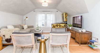 Newly Remodeled Bungalow One Bedroom One Bath