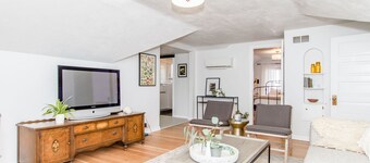 Newly Remodeled Bungalow One Bedroom One Bath