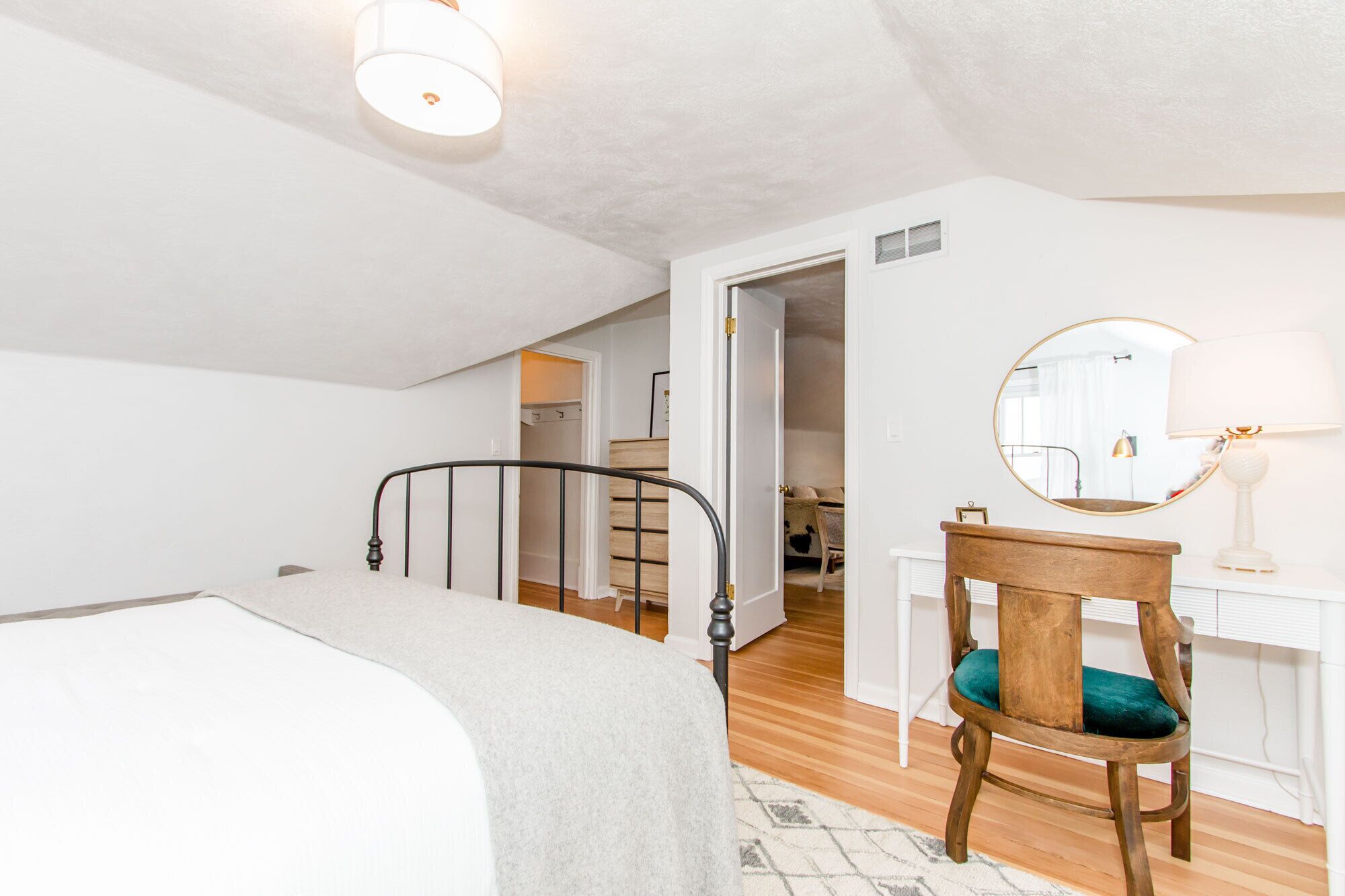 Newly Remodeled Bungalow One Bedroom One Bath