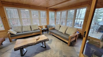 Smart TV, chimenea, videojuegos, reproductor de DVD