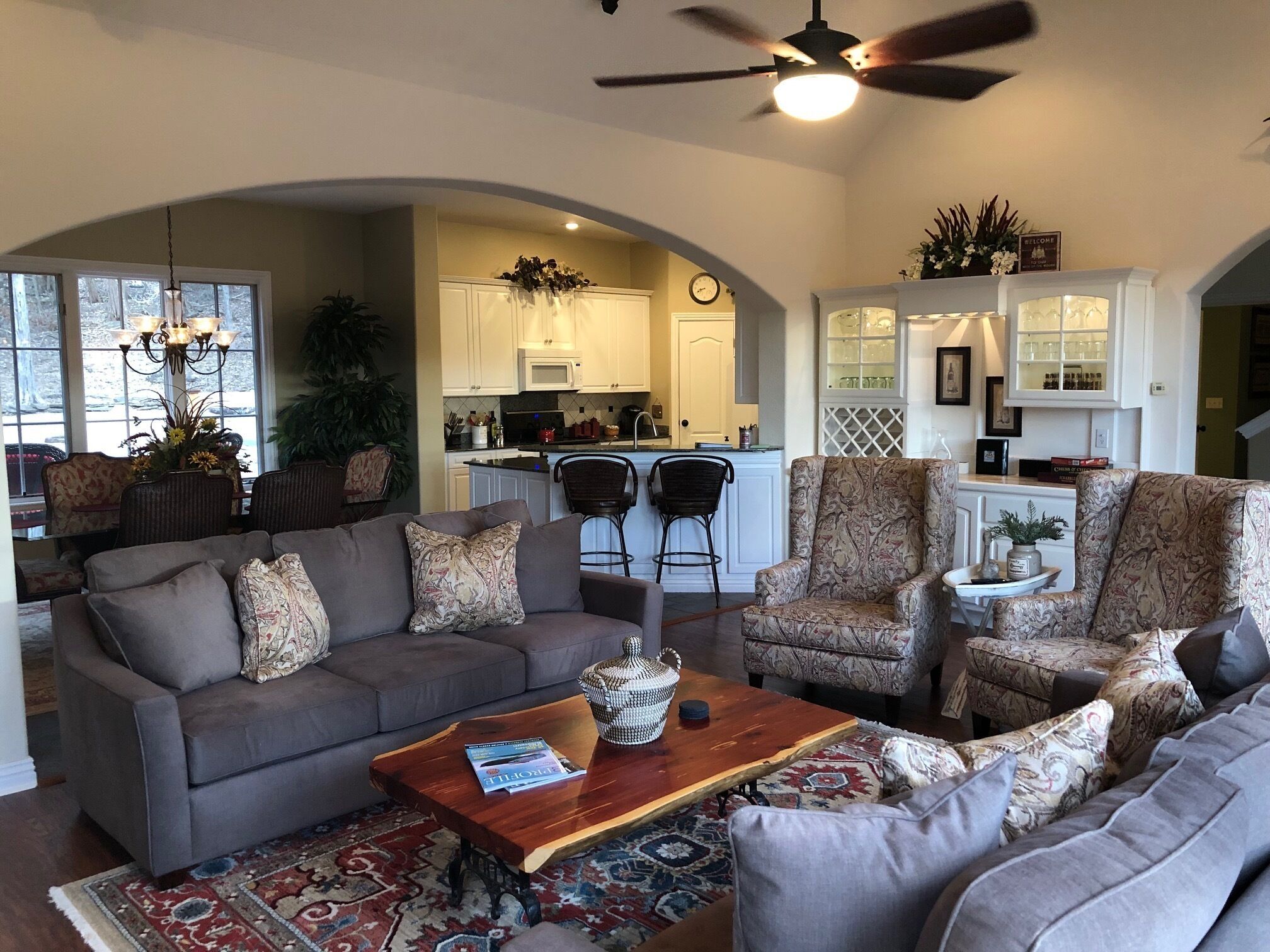   Home in Old Kinderhook - Lake of The Ozark / Walking distance to EVERYTHING