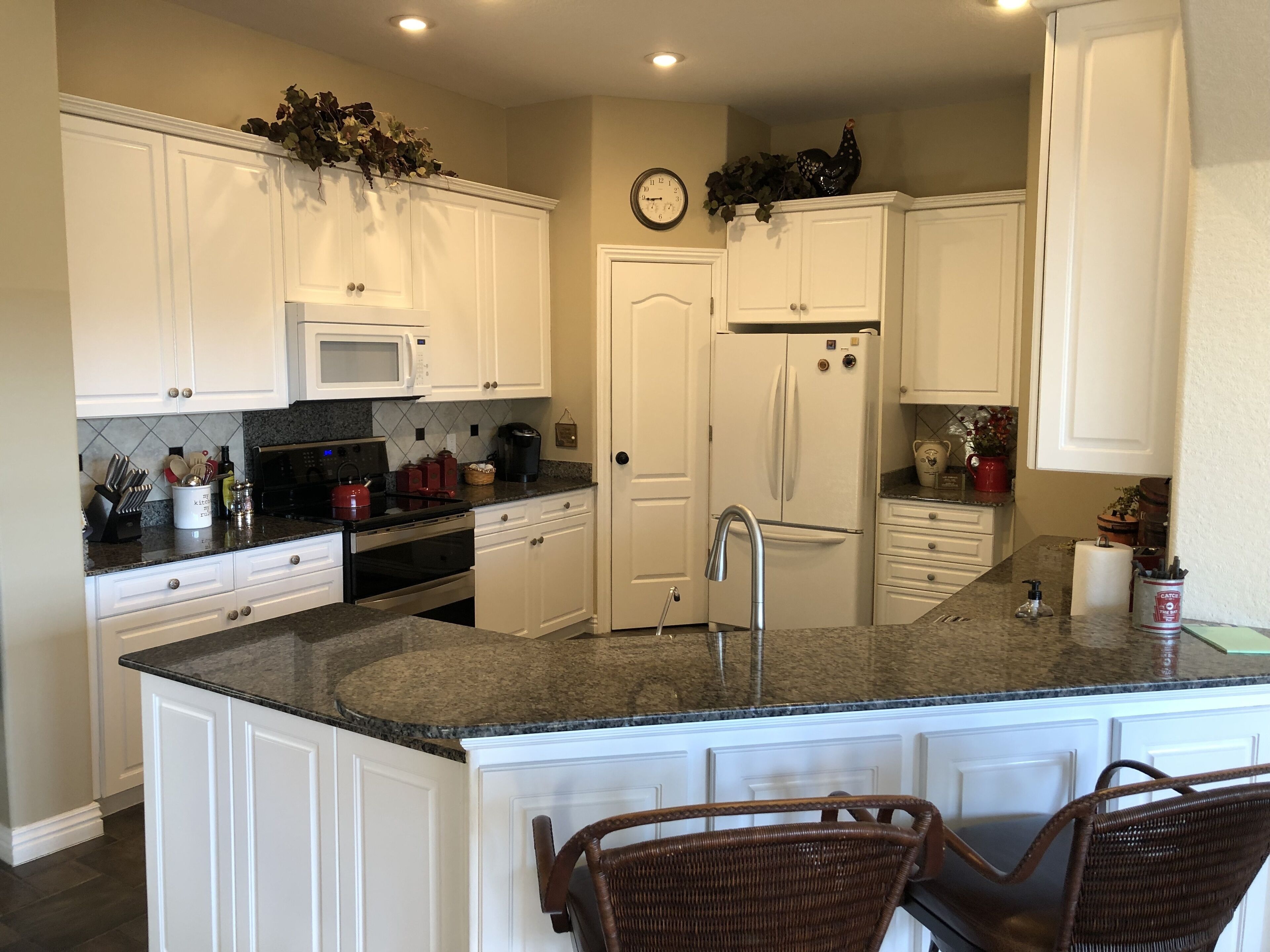   Home in Old Kinderhook - Lake of The Ozark / Walking distance to EVERYTHING