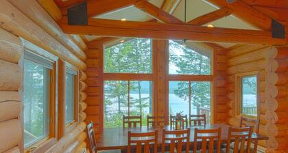 LAKEFRONT LOG CABIN WITH BEACH ACCESS AND BOAT SLIP