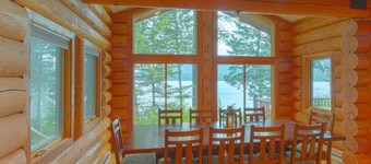 LAKEFRONT LOG CABIN WITH BEACH ACCESS AND BOAT SLIP