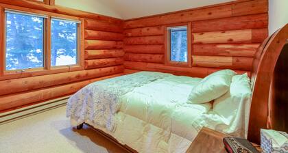 LAKEFRONT LOG CABIN WITH BEACH ACCESS AND BOAT SLIP