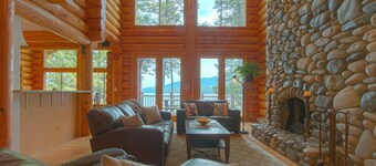 LAKEFRONT LOG CABIN MET STRAND TOEGANG EN BOOT SLIP