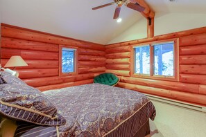 5 bedrooms, desk, iron/ironing board, free WiFi