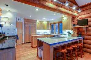 冰箱、微波炉、烤箱、炉灶